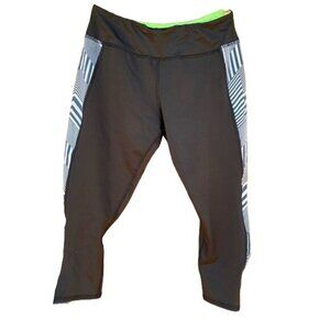 Life Elsewhere Active Black Grey Athletic Capri Leggings Size Medium